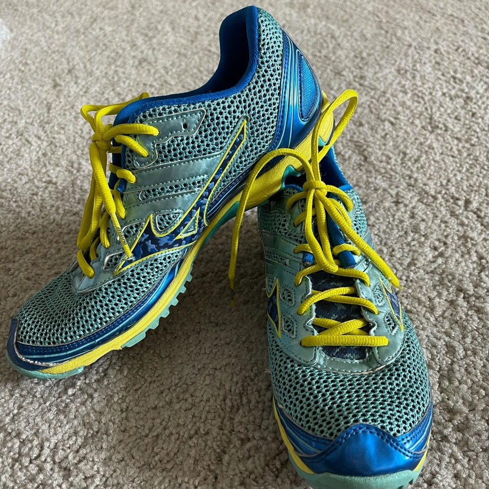 Mizuno track race / running shoes